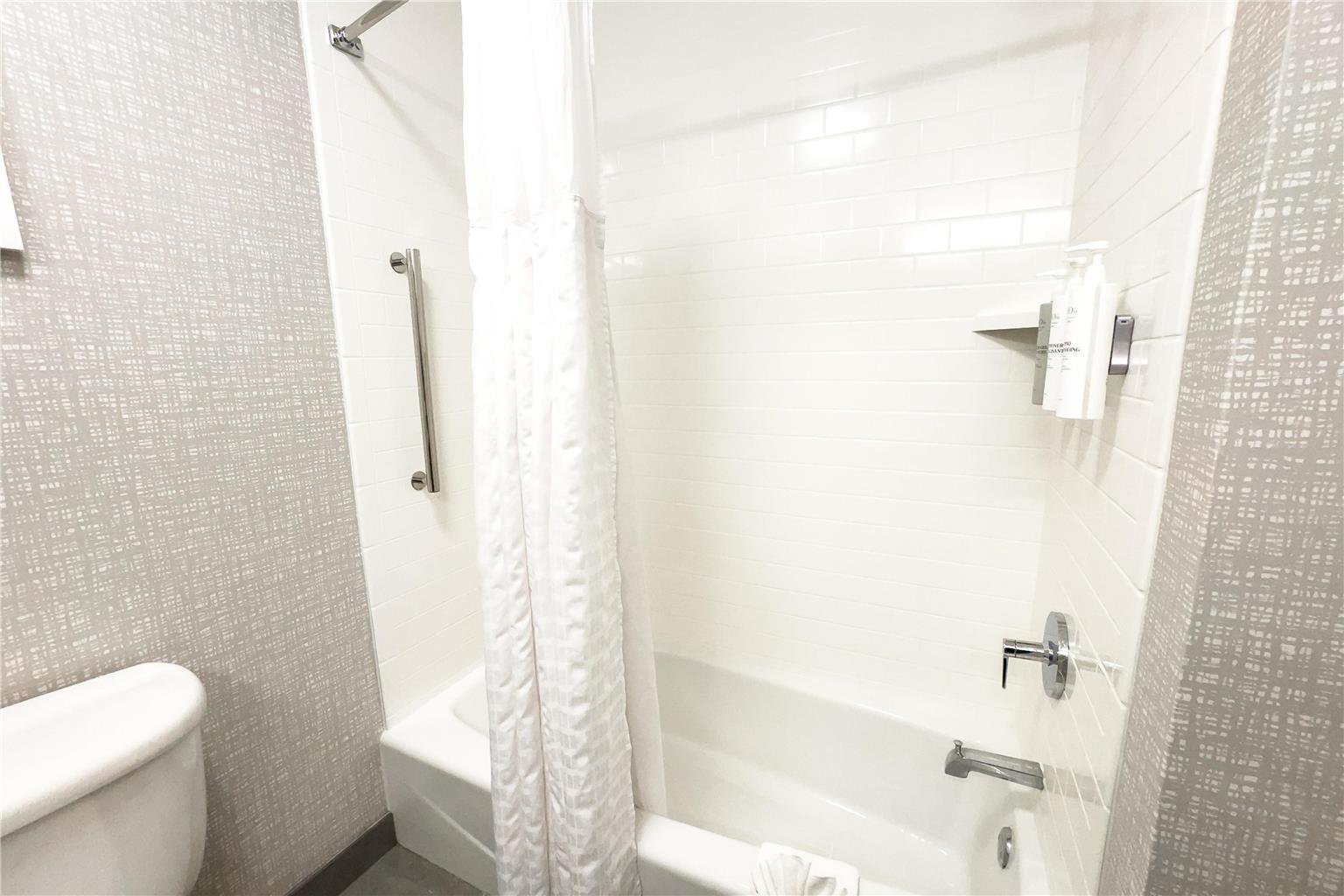 Guest room bath 