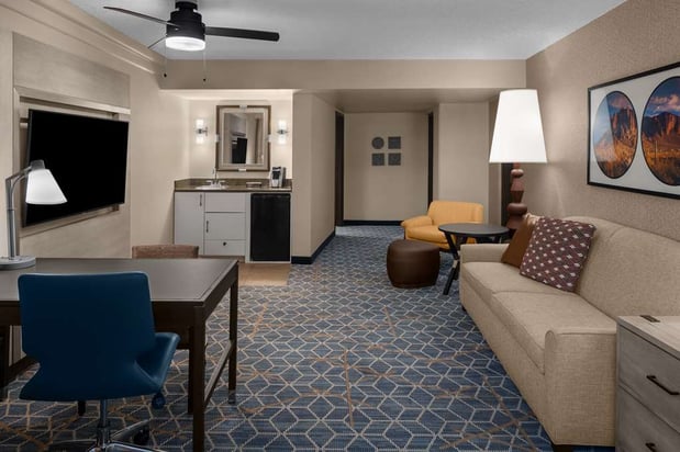 Images Embassy Suites by Hilton Phoenix Biltmore