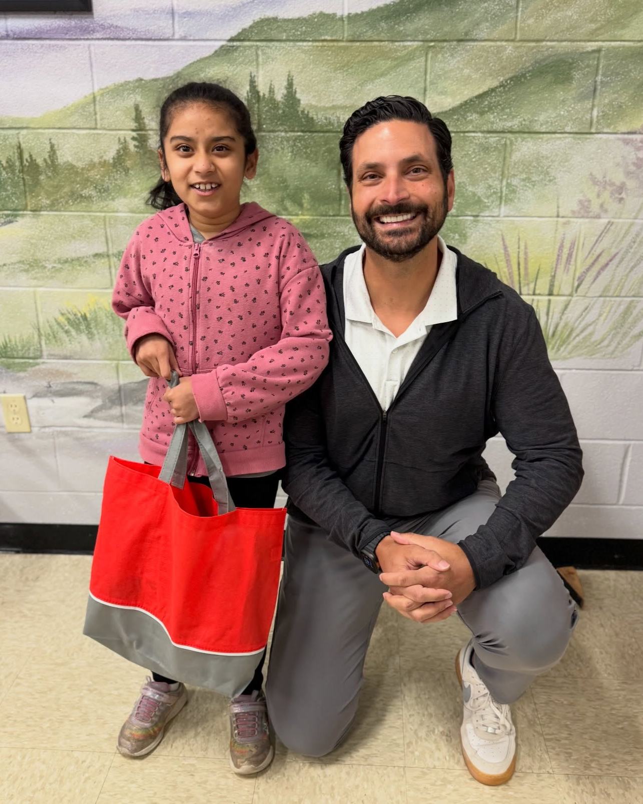 Congratulations to Yashvi on receiving the Good Neighbor Character Award! She was recognized for her caring nature and positive attitude. We’re grateful to partner with Farragut Primary and appreciate Ms. White, Ms. Phillips, and Ms. Faugot for their dedication.