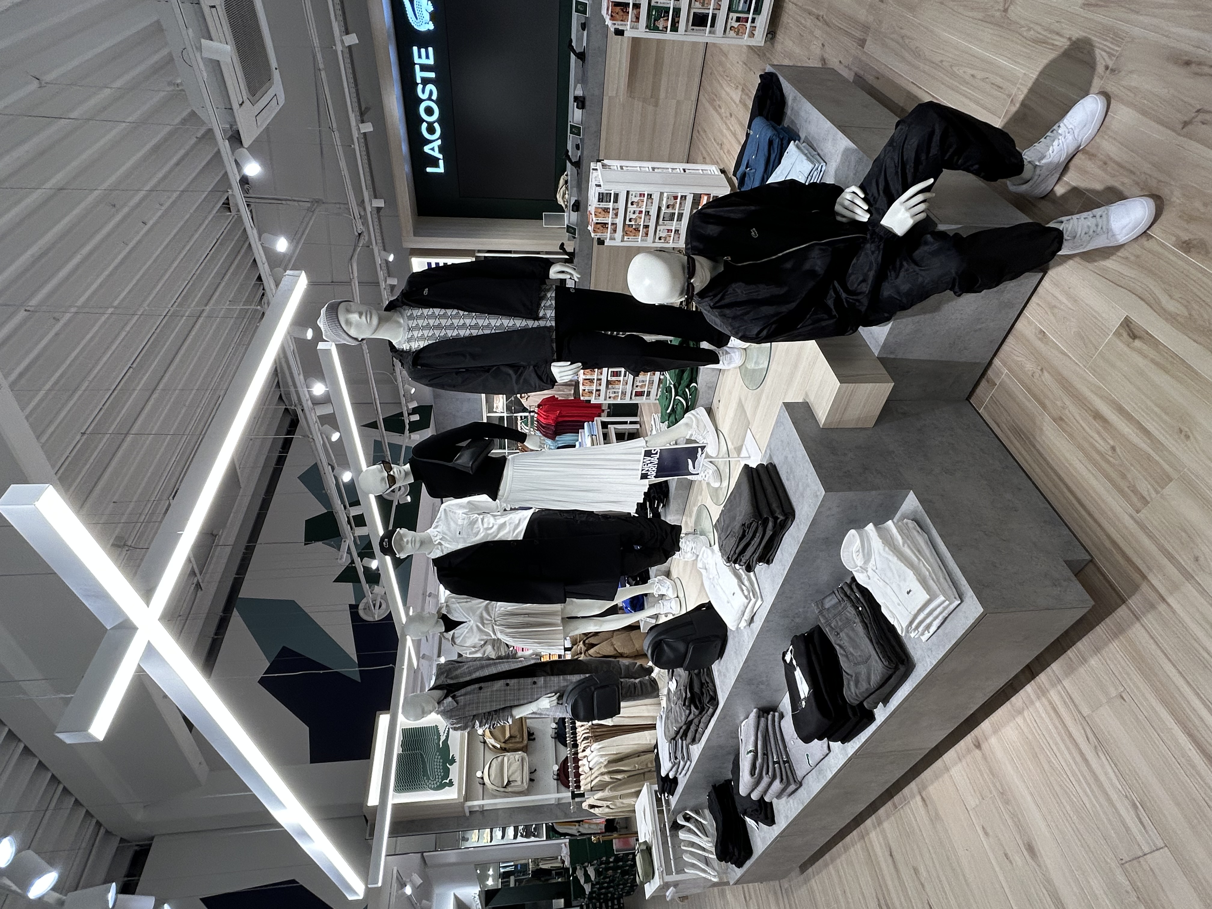 Bild 4 von Lacoste Outlet Parndorf