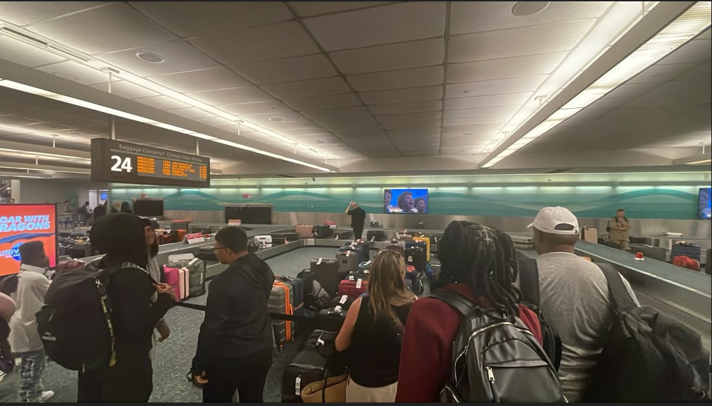 "Flight delayed? Signature Limousine has you covered."
No matter the delay, our team continuously monitors flight schedules to ensure that your chauffeur is ready and waiting when you arrive.