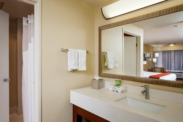 Images Holiday Inn Express Simi Valley by IHG