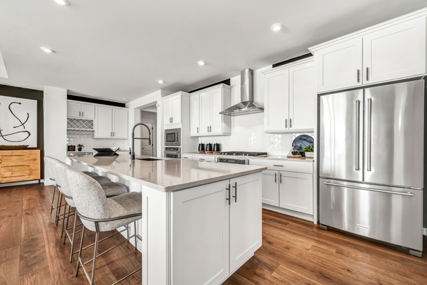 Images Lincoln Prairie by Del Webb