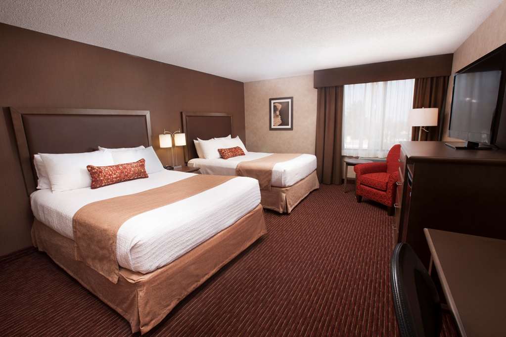 Tower Two Queen Bed Guest Room Best Western Plus Cairn Croft Hotel Niagara Falls (905)356-1161