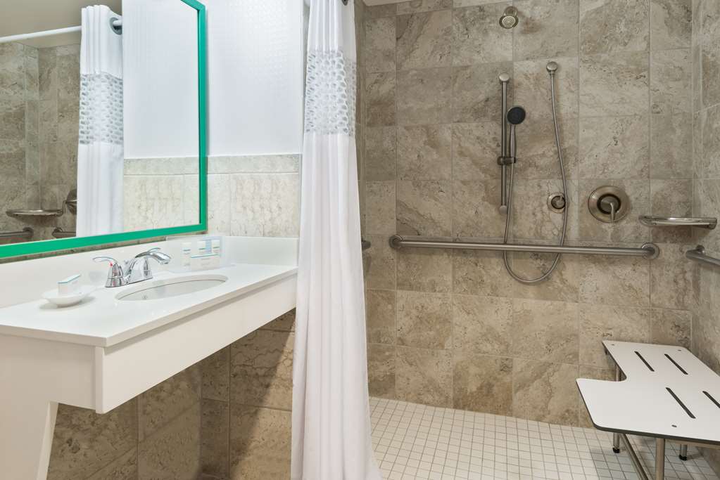 Guest room bath
