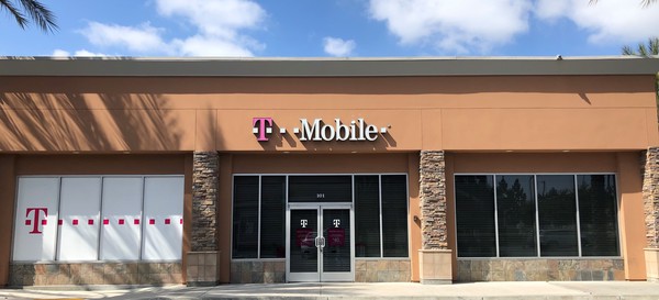 T-Mobile Store at 1621 Edinger Ave 101, Tustin, CA | T-Mobile