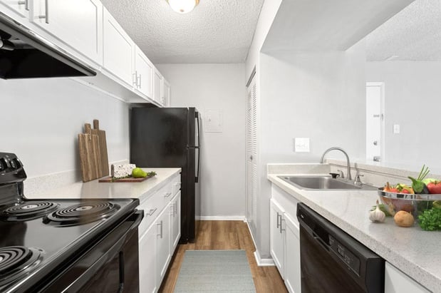 Images Lakes Edge Apartments