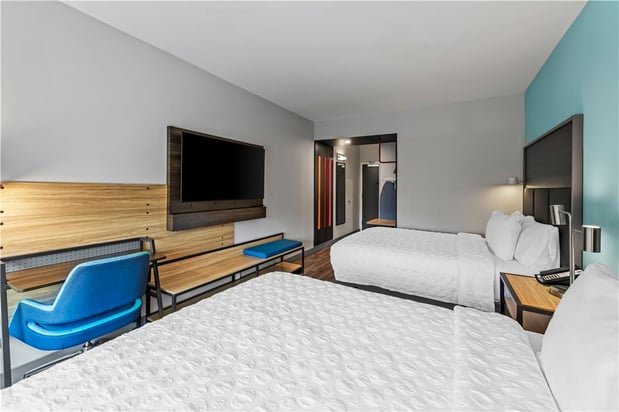 Images Tru by Hilton Kansas City Airport