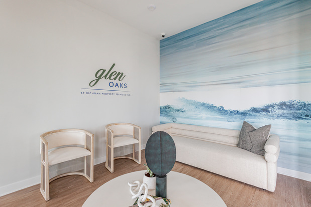 Images Glen Oaks Apartments