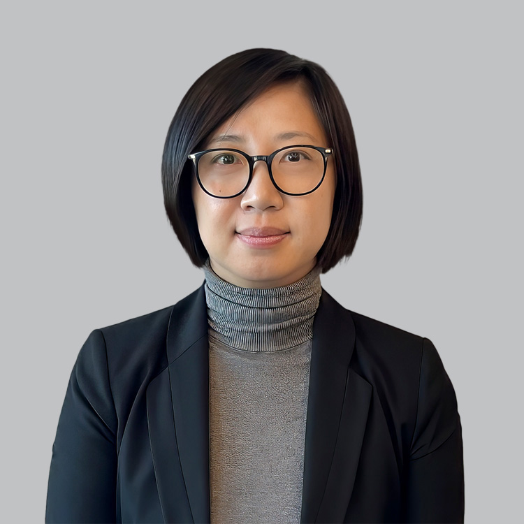 Headshot of Yanmin Young, a wealth advisor at Chase