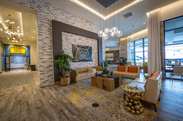 Images Holiday Inn & Suites Nashville Downtown - Broadway by IHG