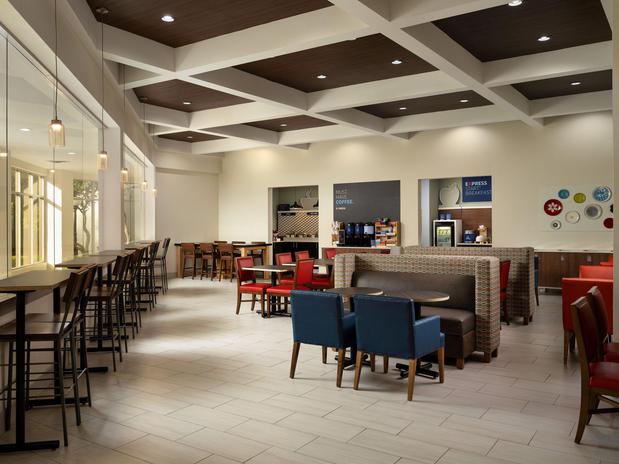 Images Holiday Inn Express & Suites Irving DFW Airport North, an IHG Hotel