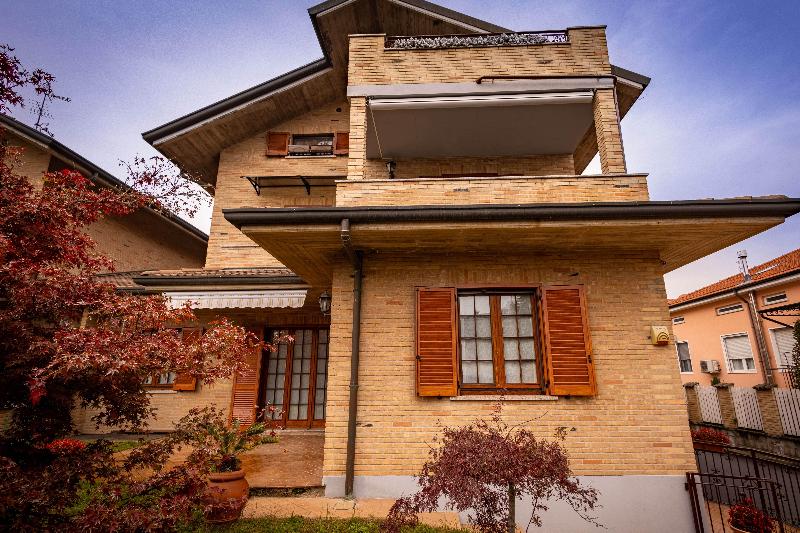 Images Attila Group - Produttore Persiane in Alluminio, Impresa Edile