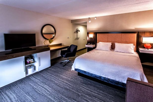 Images Hampton Inn & Suites Staten Island