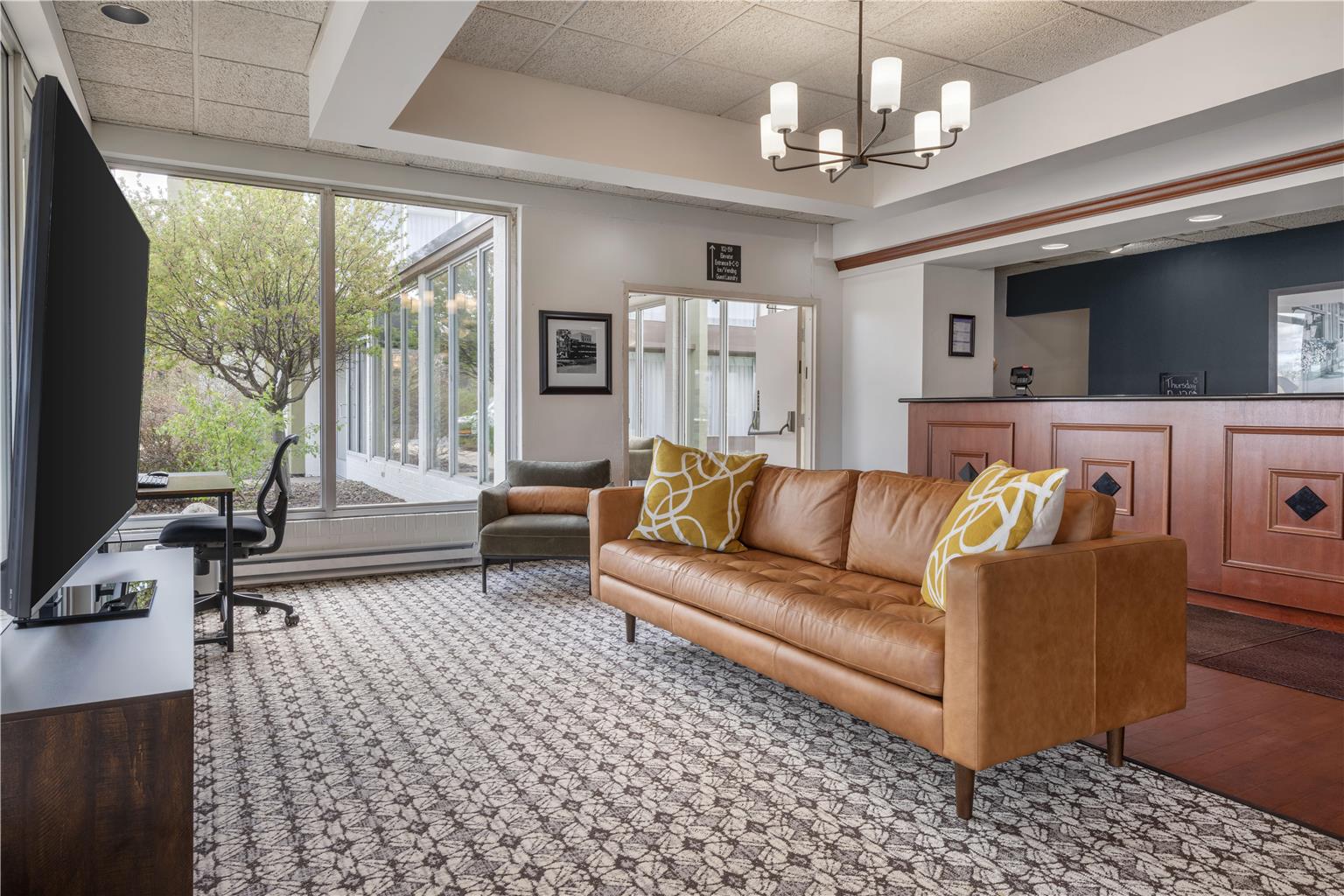 Lobby lounge