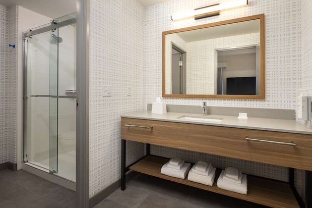 Images Hampton Inn and Suites by Hilton Cottonwood