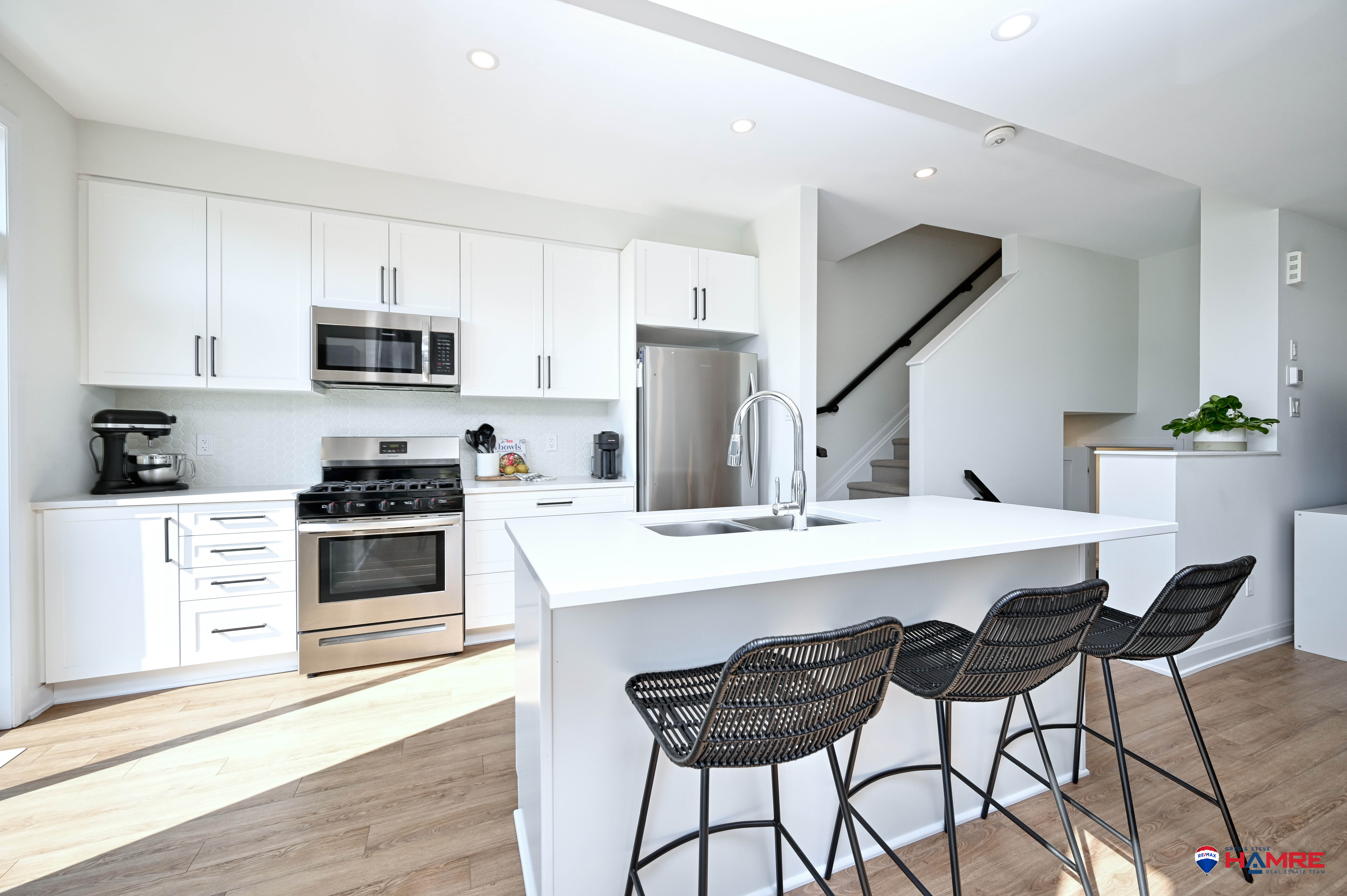 Images Leif Olson - Ottawa Real Estate Agent - Hamre Team RE/MAX Affiliates