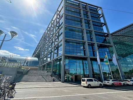 Regus - Berlin, Berlin Hauptbahnhof in Berlin - Logo