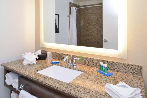 Images Holiday Inn Express & Suites Pocatello by IHG