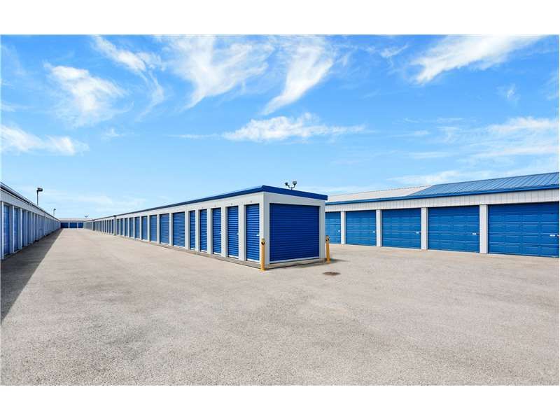 Exterior Units - Storage Express at 16689 N 1000th St, Effingham, IL 62401
