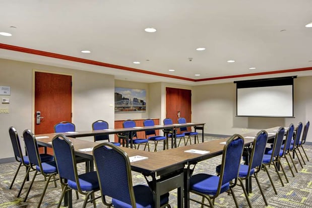 Images Hampton Inn & Suites Newark-Harrison-Riverwalk