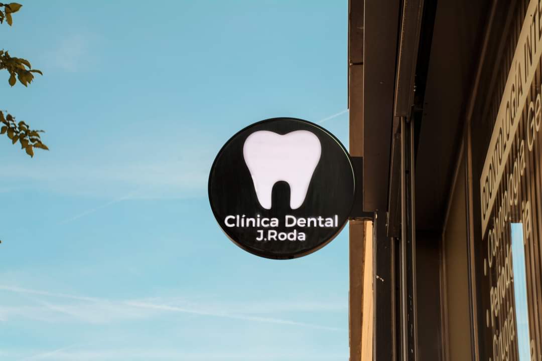 Images Clínica Dental J.Roda. Odontología integral