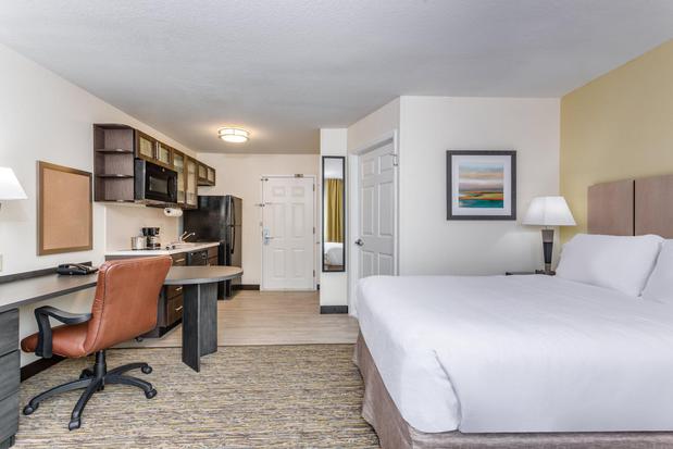 Images Candlewood Suites Secaucus - Meadowlands, an IHG Hotel