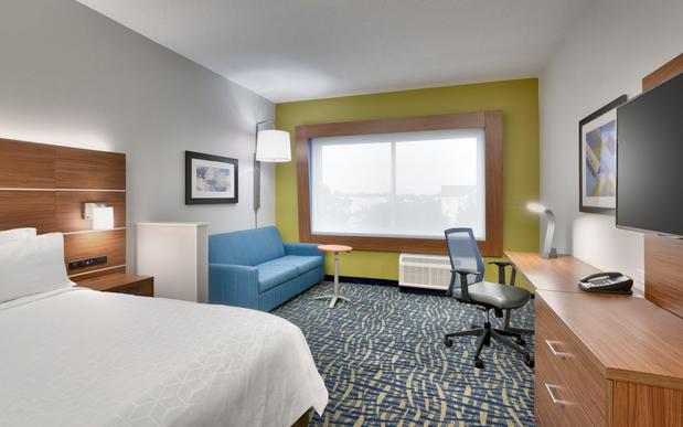 Images Holiday Inn Express & Suites Gainesville I-75 by IHG