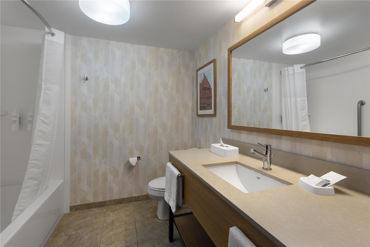 Guest room bath