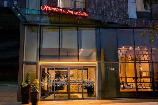 Images Hampton Inn & Suites Washington DC-Navy Yard
