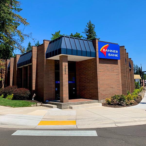 Banner Bank Lake Grove branch in Lake Oswego, Oregon