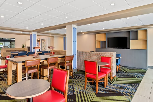 Images Holiday Inn Express & Suites Jacksonville SE- Med Ctr Area by IHG