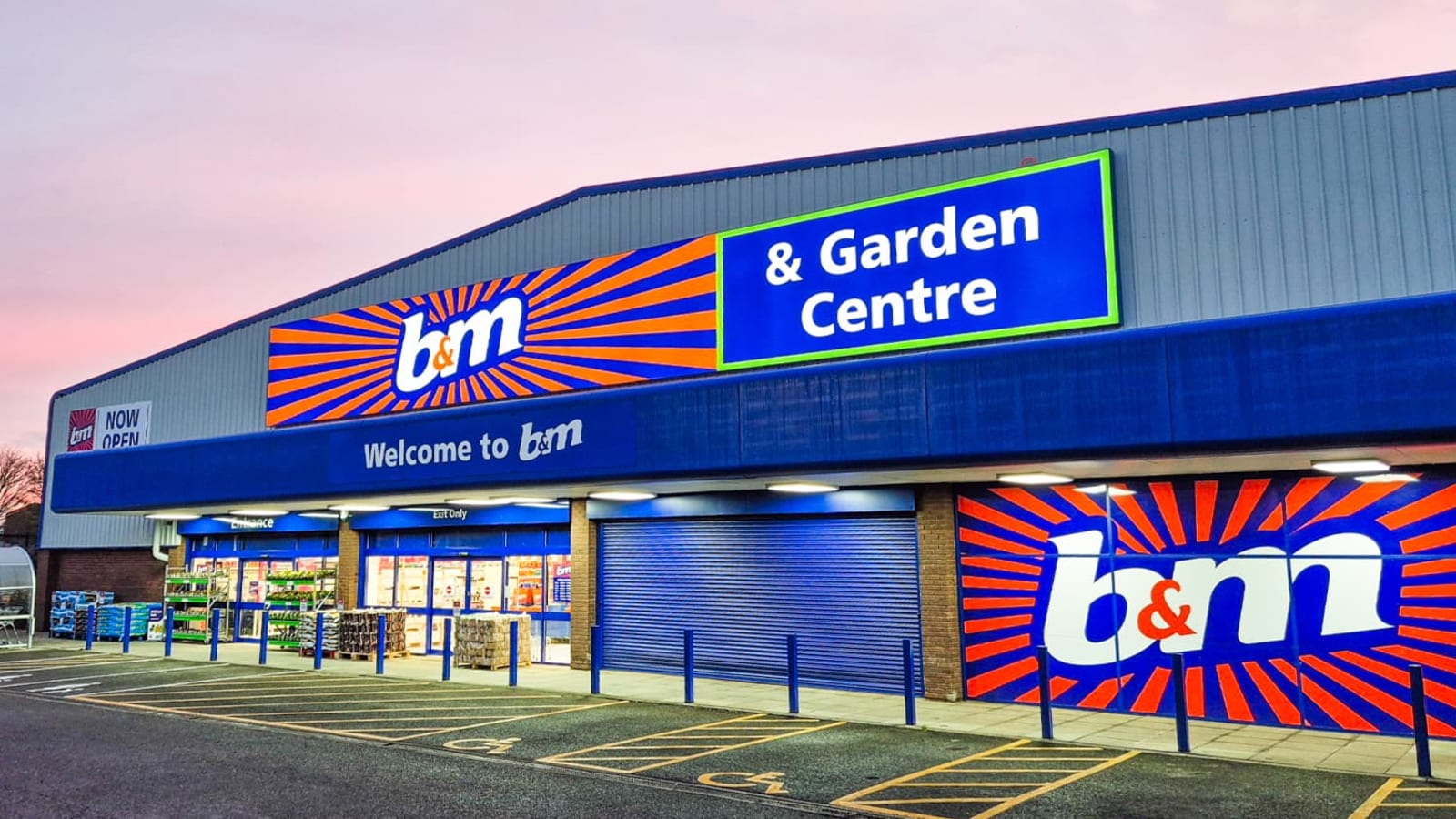 Images B&M Store with Garden Centre