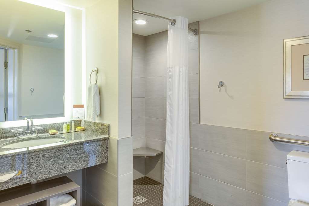 Guest room bath