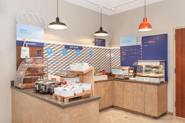 Images Holiday Inn Express Building 107