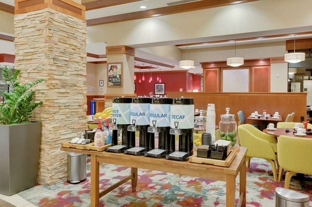 Images Hilton Garden Inn Milwaukee Airport