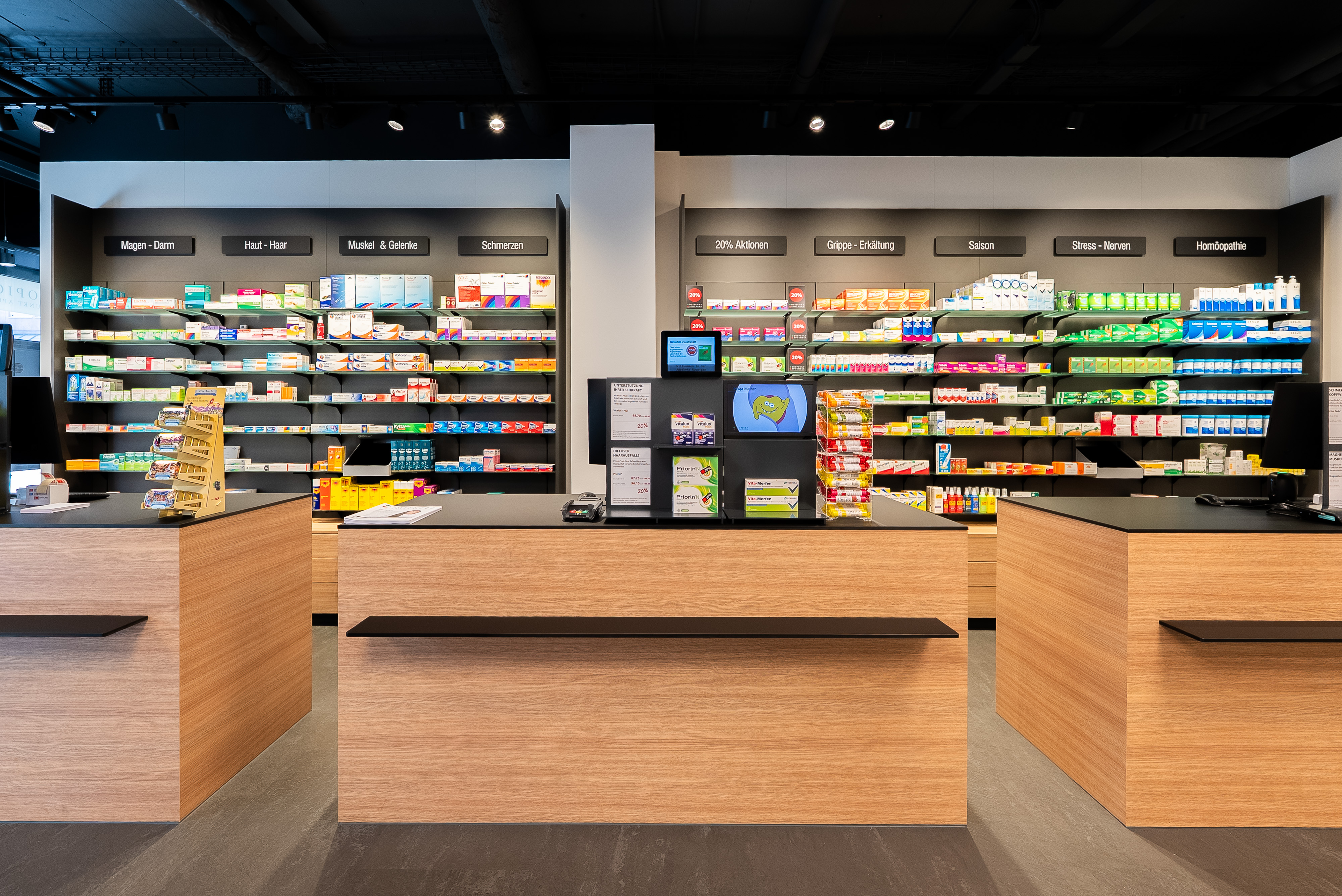 Rotpunkt Apotheke und Drogerie Ruopigen, Ruopigenplatz 8 in Luzern