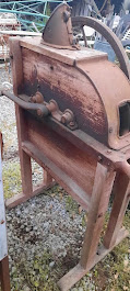 Highland Barn Antiques Primitives Logo