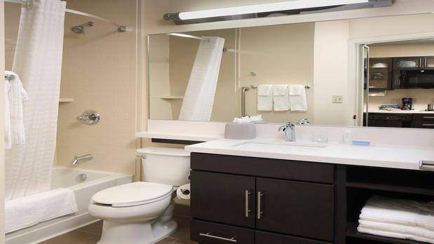 Images Candlewood Suites Newark South - University Area by IHG