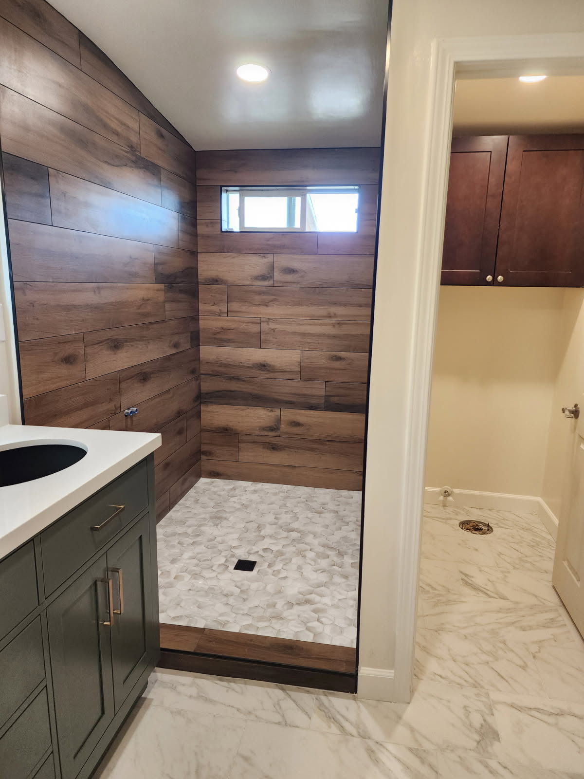 Hernandez Contractors Group Inc - Bathroom remodeling 
