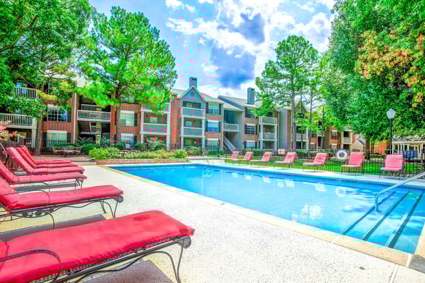 Images Greenbriar Apartments