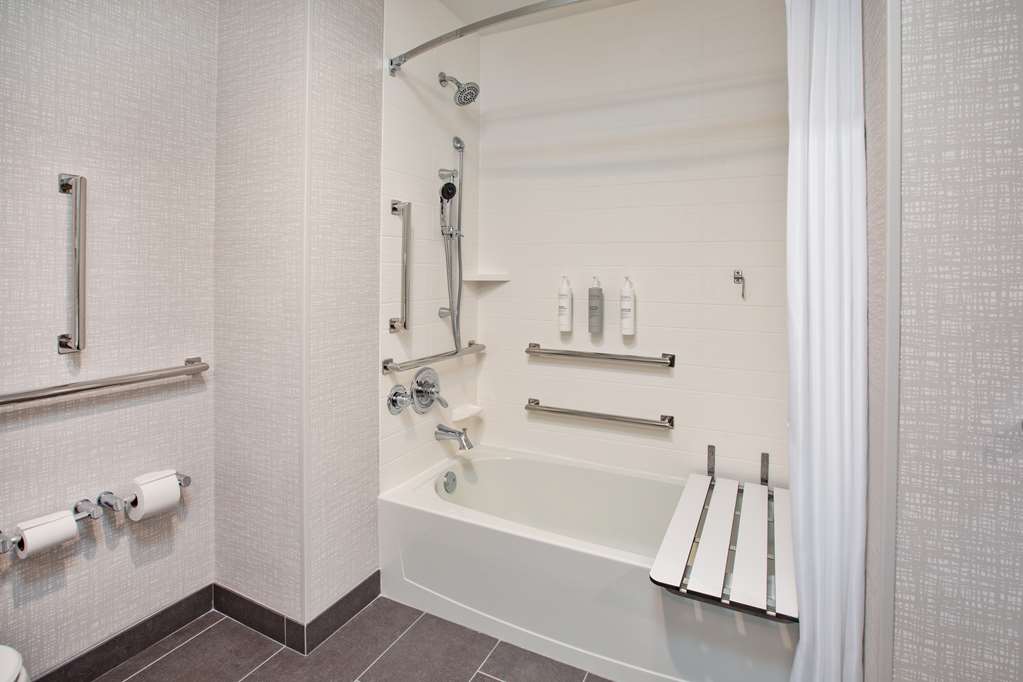 Guest room bath