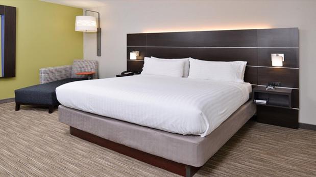 Images Holiday Inn Express & Suites Parkersburg East, an IHG Hotel