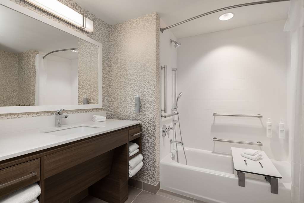 Guest room bath