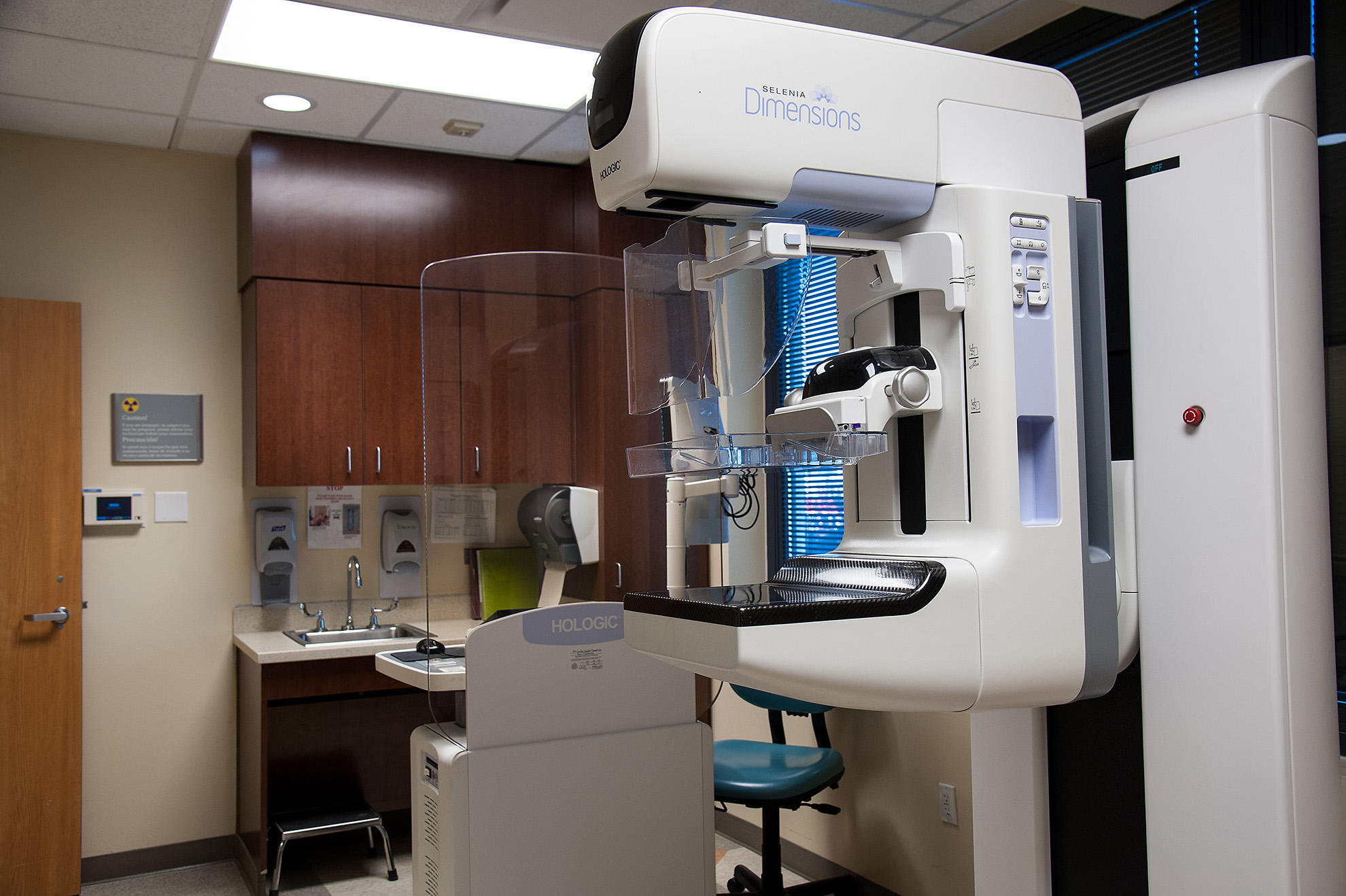 Memorial Hermann Imaging & Breast Care Center at Greater Heights Hospital imaging room.