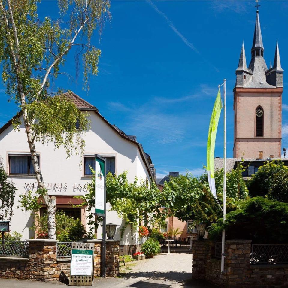Weinhaus & Hotel Engel Rauenthal, Hauptstraße 12 in Eltville