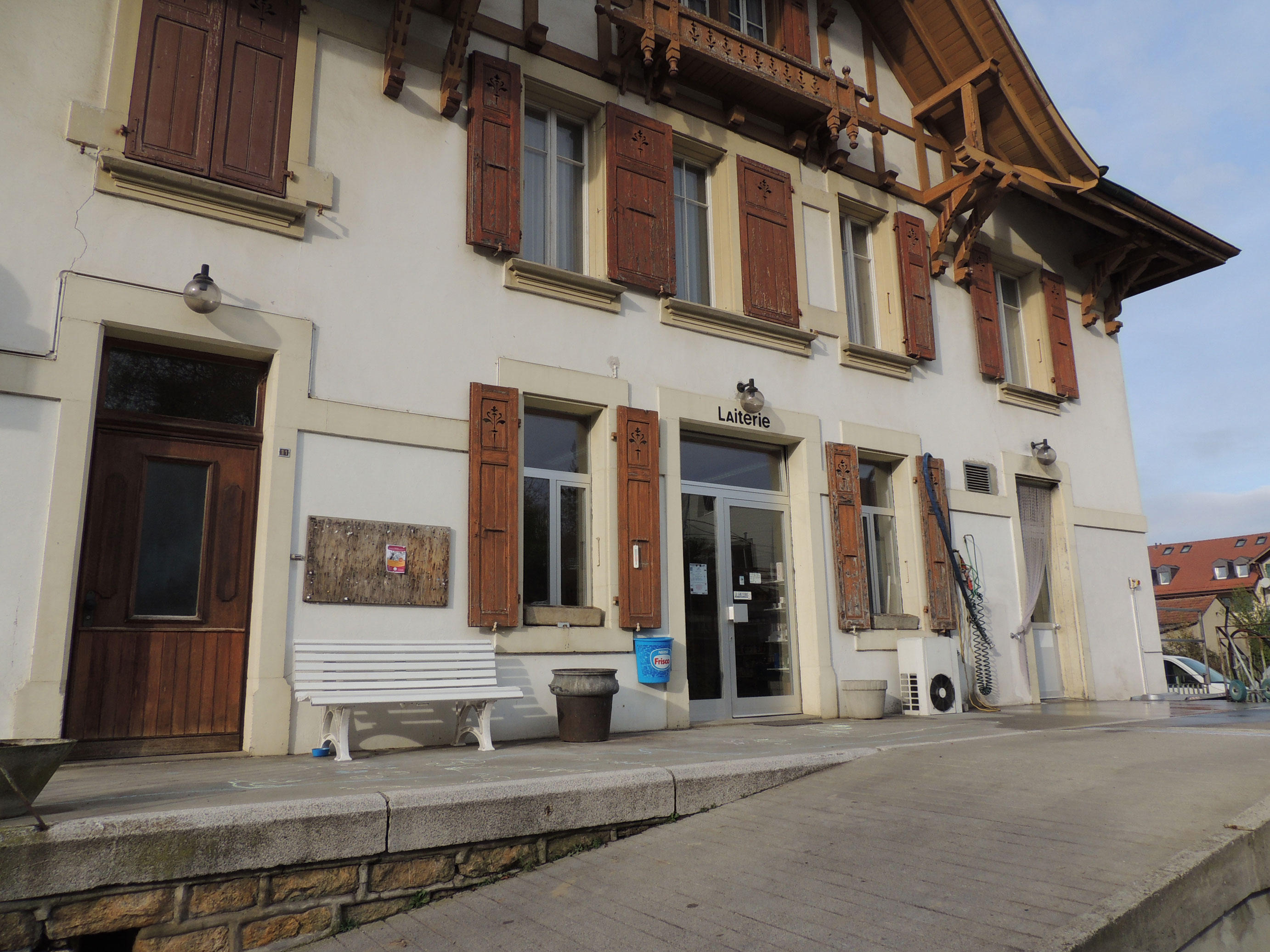 Walter und Hanni Reist, Fromagerie et Laiterie, Route de Chenaux 11 in Lugnorre
