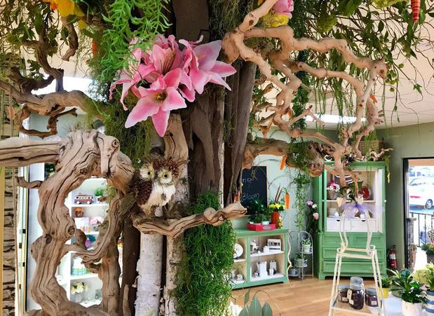Images Love N’ Bloom Flower Shop