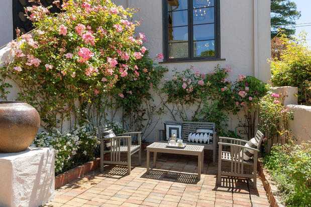 Images Anja Plowright, REALTOR | Anja + Co.