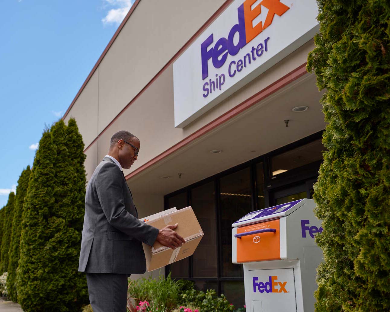 FedEx Drop Box outside of FedEx Ship Center FedEx Ship Center Middletown (800)463-3339